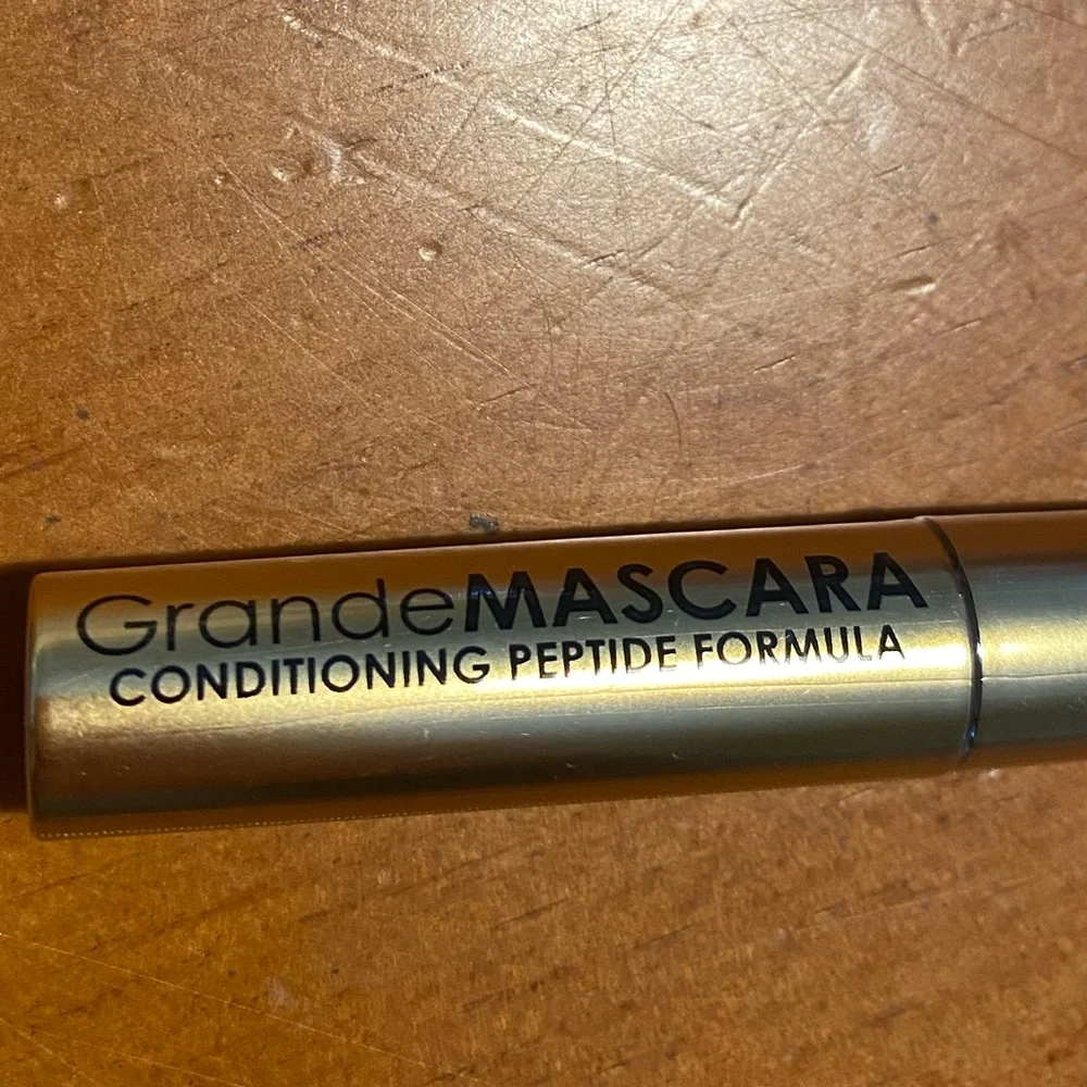 GrandeMASCARA Conditioning Peptide Mascara